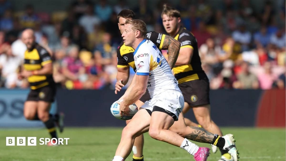 Twelve-try Leeds crush York to top Super League