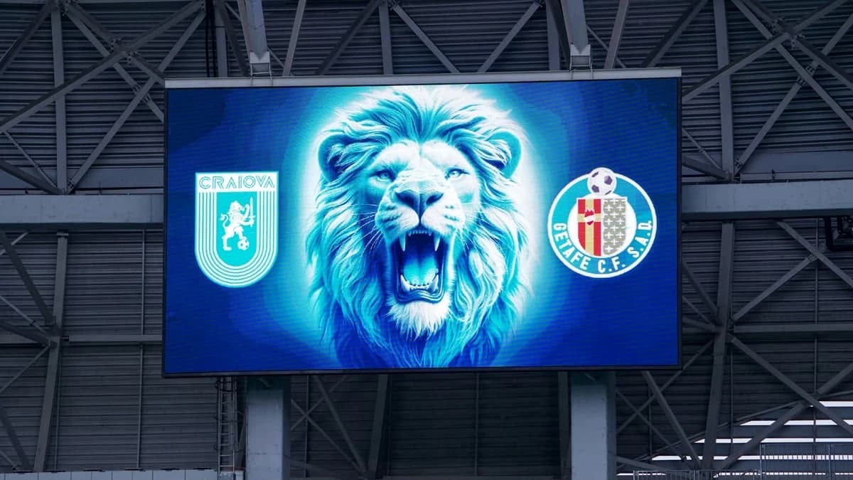 U Craiova – Getafe, live în Conference League. Spectacol pirotehnic oferit de fanii spanioli în afar