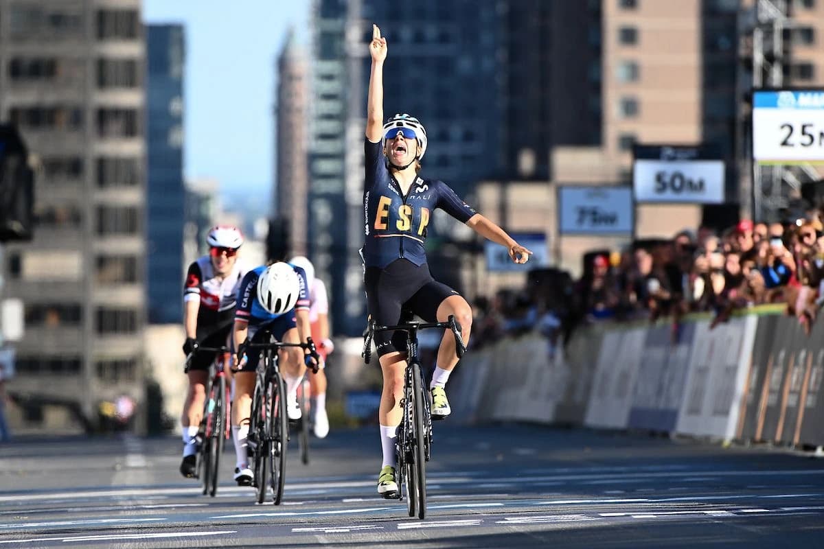 UCI Road World Championships: Alejandra Neira takes junior women's road race title from five-rider e