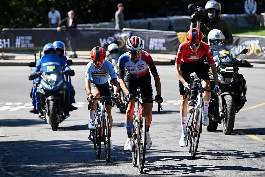 UCI Road World Championships: Viktória Chladoňová beats Isabella Holmgren to wins under-23 women's t
