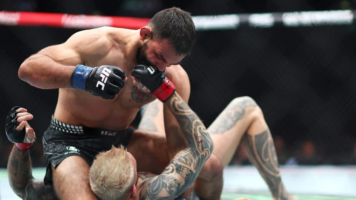 UFC 329 full fight: Benoit Saint-Denis stops Dan Hooker in bloody TKO
