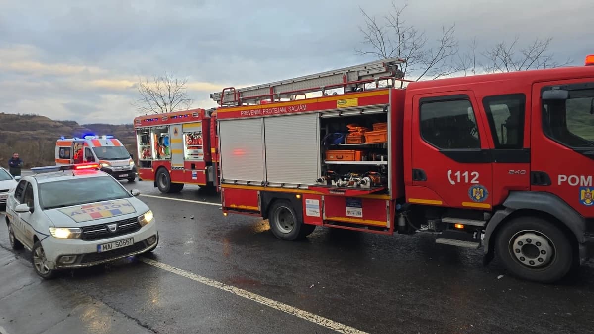 ULTIMA ORĂ: Vin vărsat pe asfalt: camion răsturnat pe DN1, în județul Sibiu