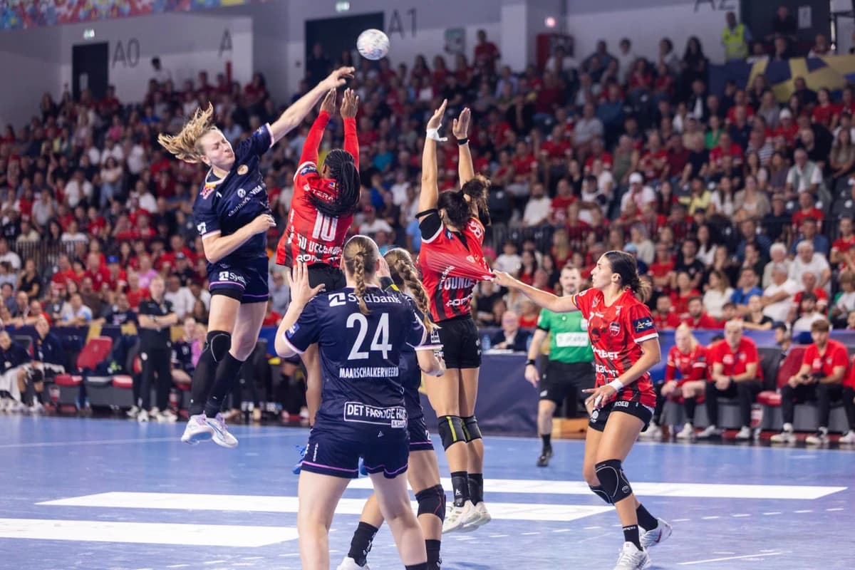 Un eșec și o victorie în Champions League la handbal feminin