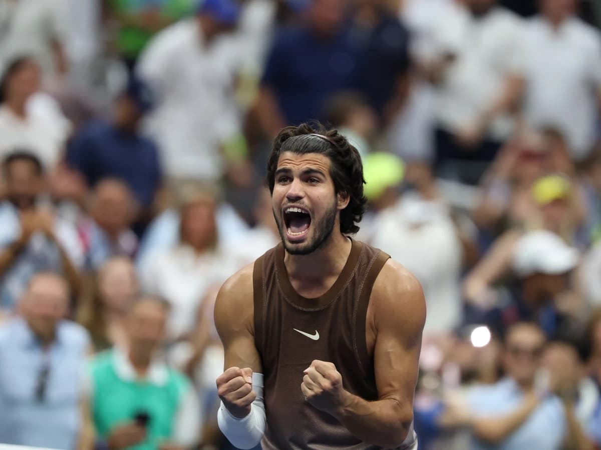 US Open: Alcaraz wins on return, aggressive Sabalenka advances