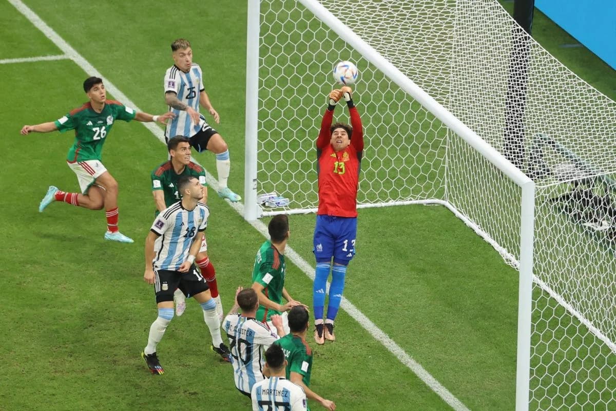 Va deveni primul fotbalist din istorie care participă la 6 Mondiale! Le ia fața lui Lionel Messi și