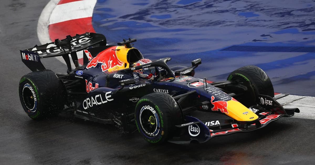 Verstappen, învingător în ultimul sprint al sezonului! Ghinion teribil pentru Russell la Singapore