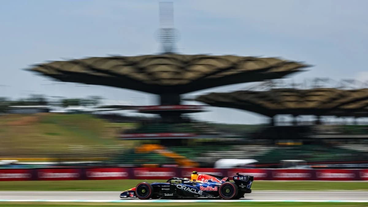 Verstappen on pole for Bahrain GP, Hamilton 2nd