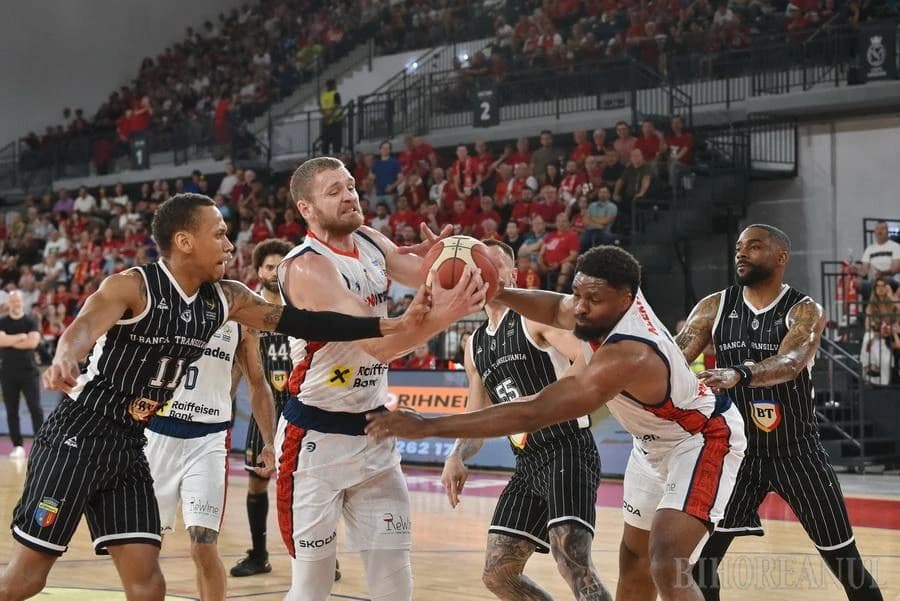 Victorie uriașă pentru Oradea în debutul finalei cu U-BT Cluj (FOTO/VIDEO)