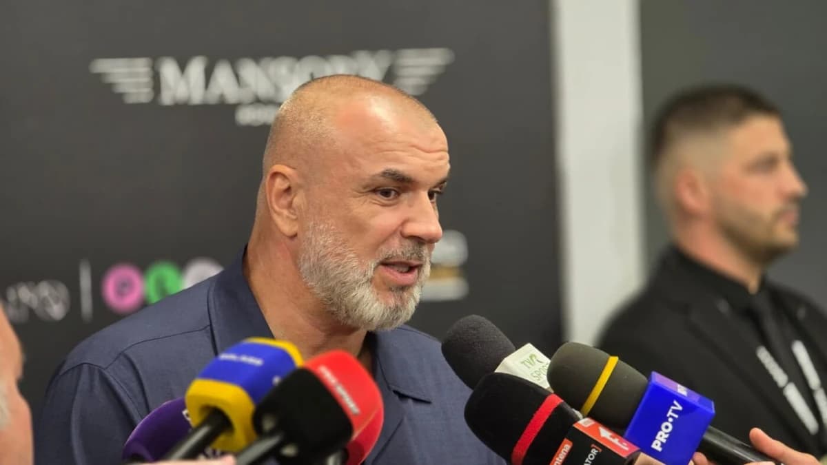 VIDEO Cosmin Olăroiu vede în Gică Hagi șansa României și în Cristi Chivu un ambasador pentru toți an