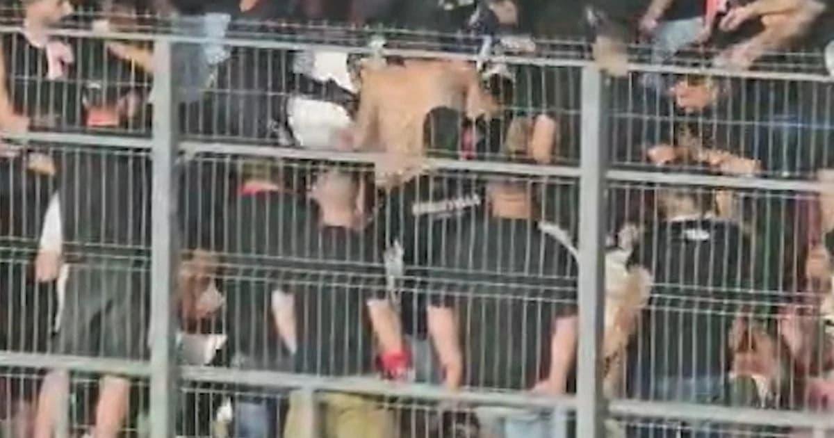 VIDEO. Dinamoviștii s-au bătut pe stadion după meci! Jandarmeria a intrat peste ei » De unde a pleca