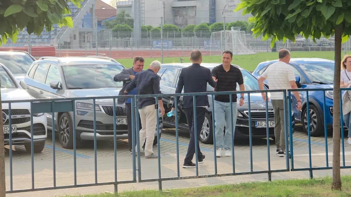 VIDEO Gică Hagi a mers să vadă Supercupa României. Cu cine s-a îmbrățișat selecționerul