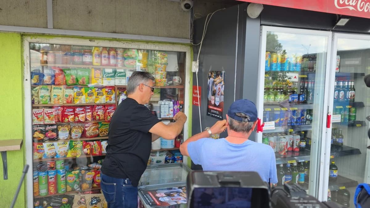 VIDEO Imagini senzaționale cu Lupescu și Mateuț. Au lipit afișe în Colentina pentru a promova meciul