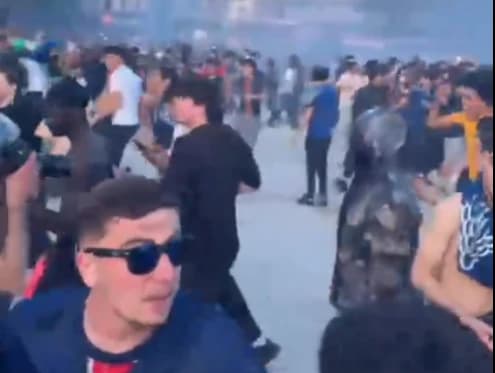 VIDEO NE-BU-NI-E la Paris după ce PSG a câştigat din nou Champions League! Imagini incredibile de pe
