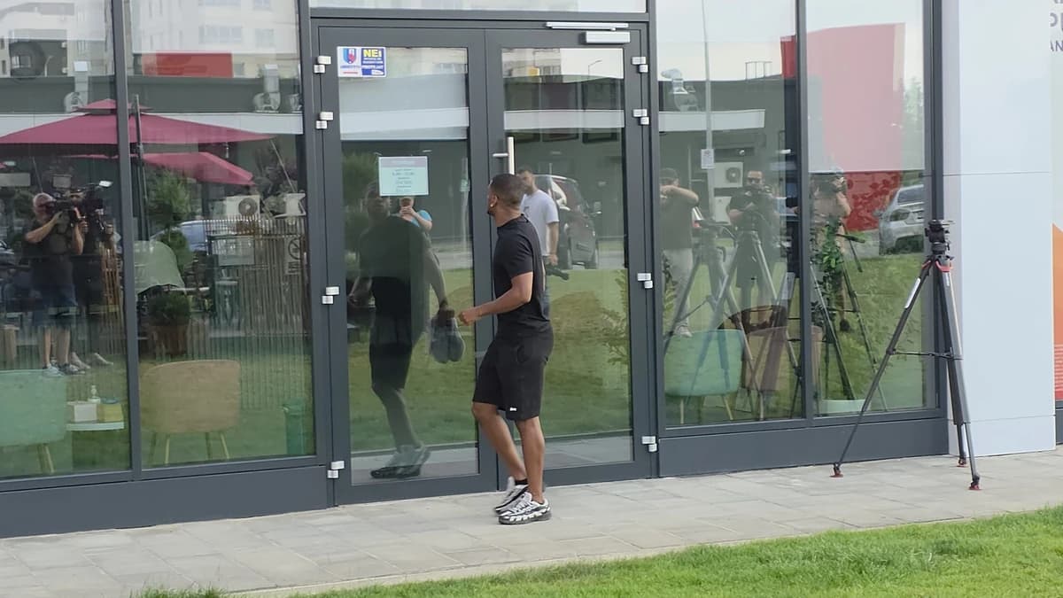 VIDEO Noul transfer de la FCSB a venit să facă vizita medicală. Imagini cu fotbalistul în care Gigi