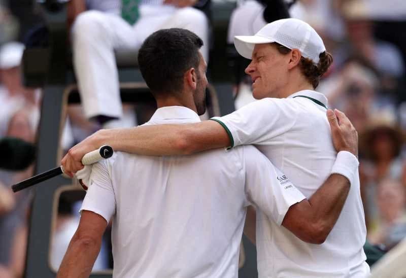 VIDEO Tenis: Jannik Sinner l-a învins pe Novak Djokovic și va juca finala turneului de la Wimbledon