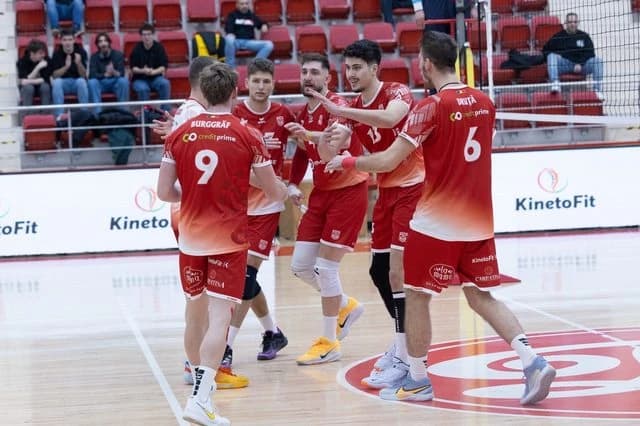 Volei masculin: Arcada Galaţi - Dinamo Bucureşti, 2-2 la general, în finala Diviziei A