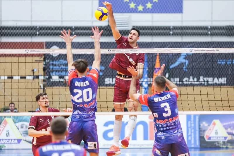 Volei masculin: Arcada Galați și Corona Brașov, victorioase în prima zi a Cupei Arcada