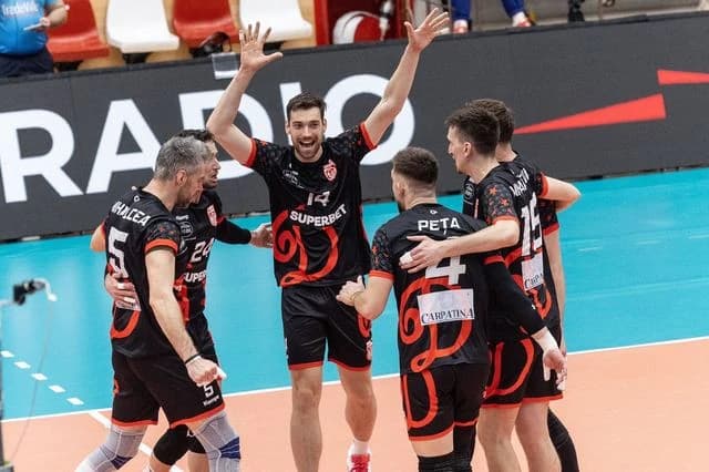 Volei masculin: Dinamo Bucureşti – Arcada Galaţi, scor 3-2, în al doilea meci al finalei Diviziei A