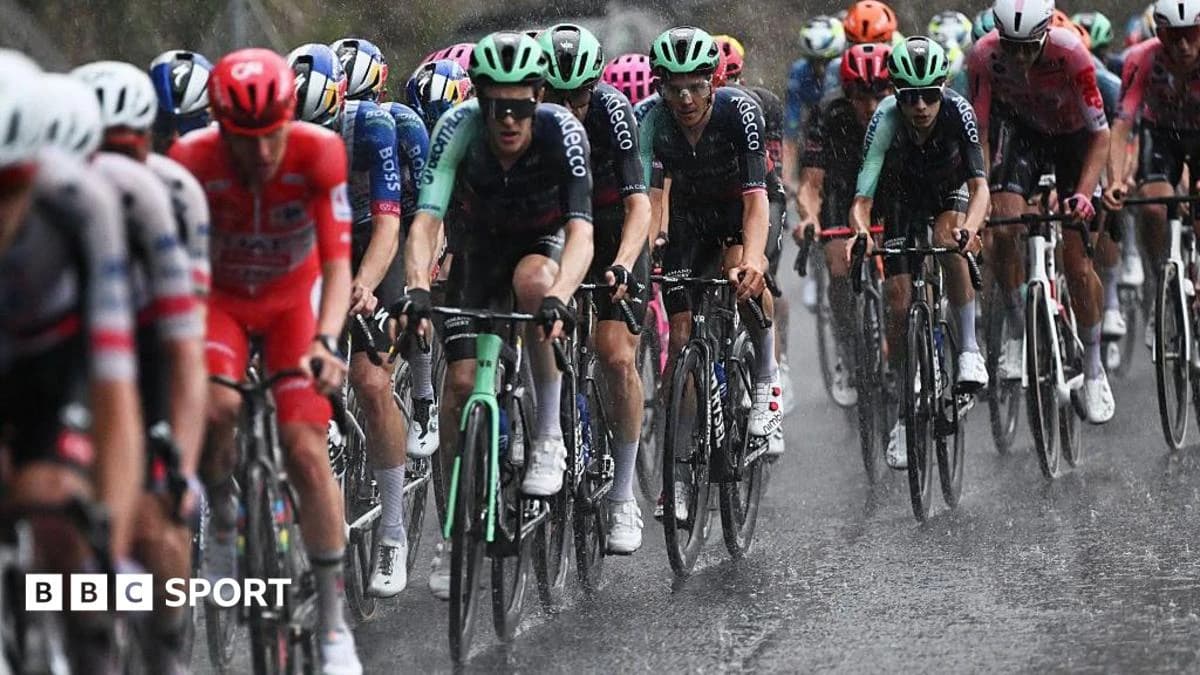 Vuelta a Espana stage three abandoned because of hail