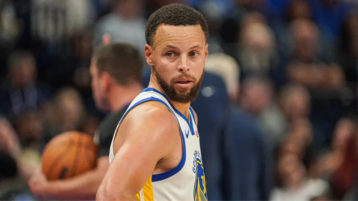 Warriors Linked to 7 Foot Spurs Star Amid Stephen Curry Trade Buzz, per Reports