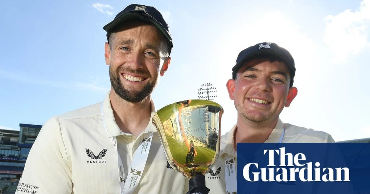 Warwickshire clinch County Championship title with victory over Leicestershire