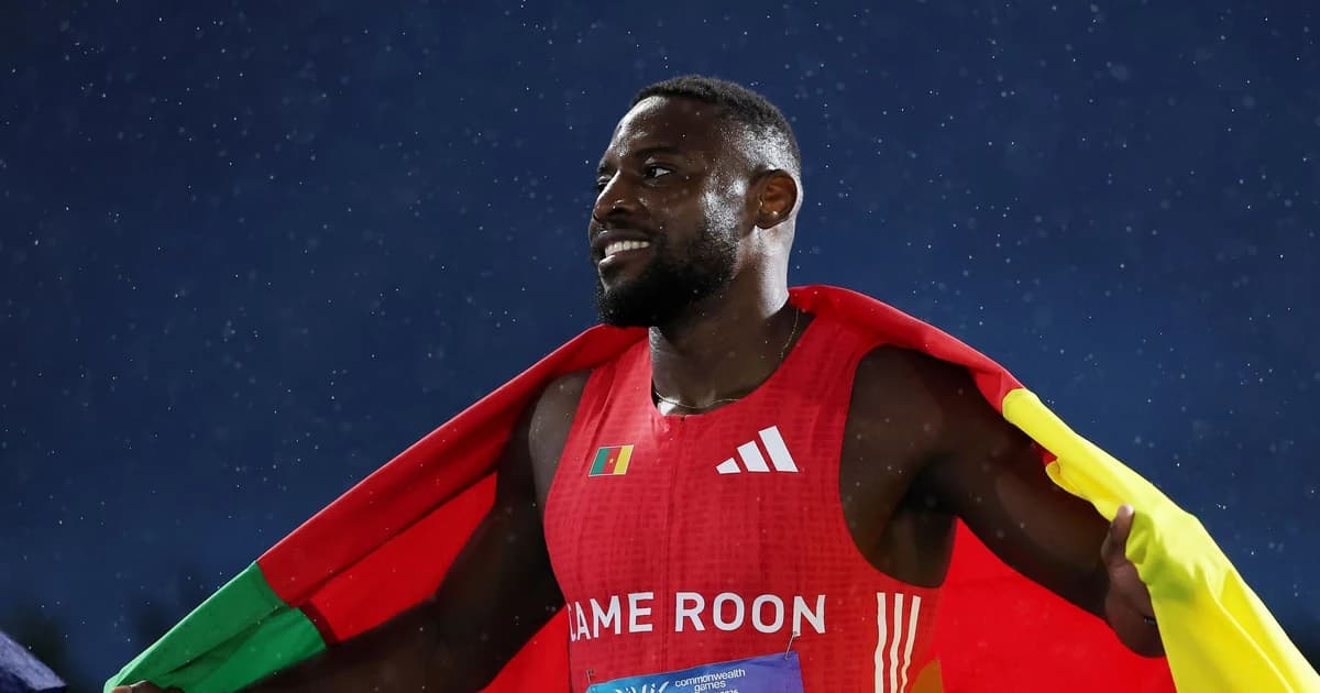 Watch as Eseme takes incredible men's 100m victory in new Commonwealth Games record