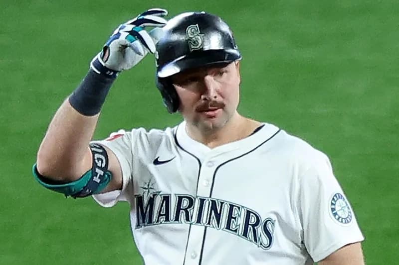 Watch: Cal Raleigh rips career-high 3 homers to help Mariners beat Phillies