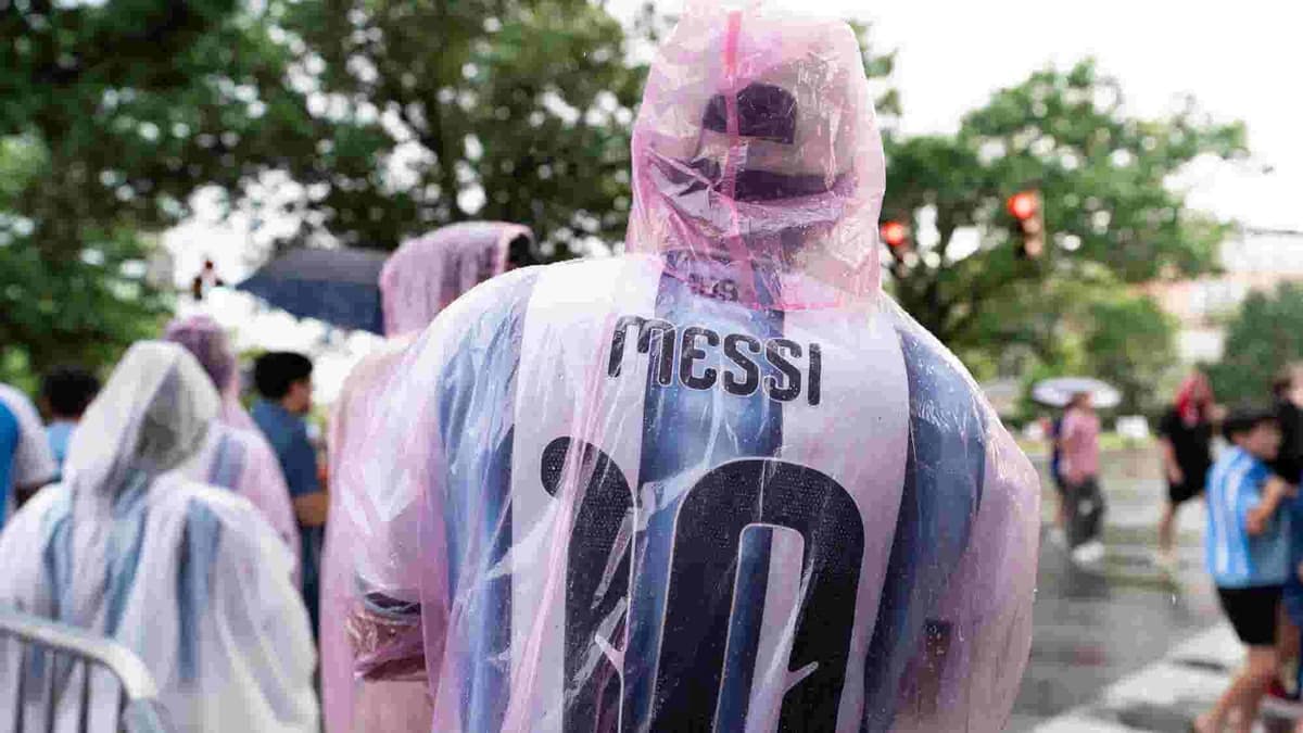 Watch Lionel Messi and Argentina arrive for Iceland friendly at Jordan-Hare Stadium