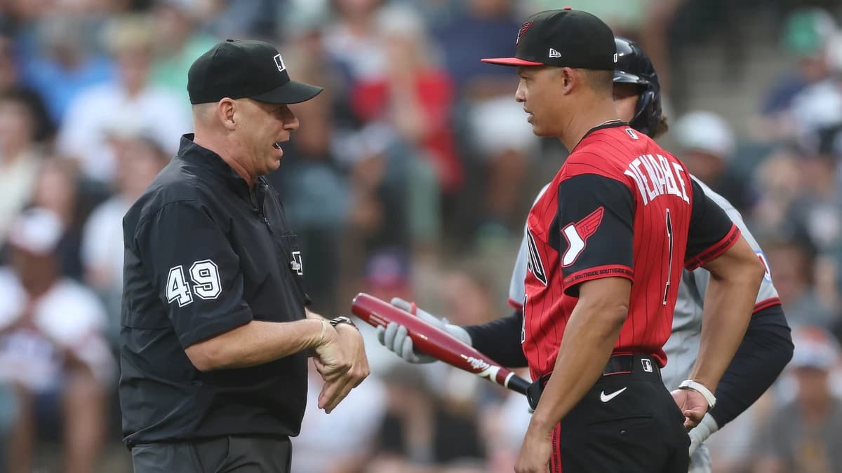 White Sox forced to change pitchers in first inning after 'inexcusable mistake' by manager Will Vena