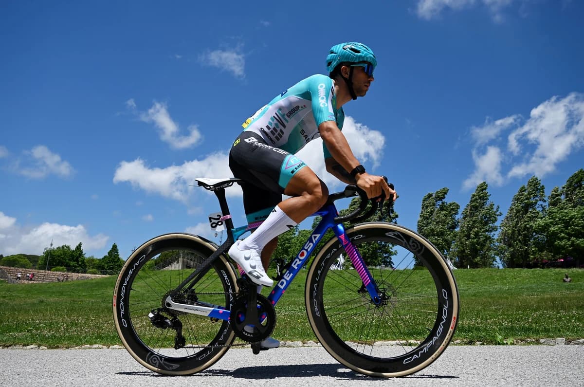 Who has abandoned the Giro d'Italia 2026?
