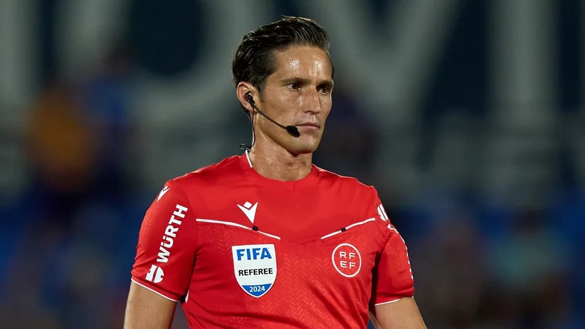 Who is El Clasico referee Juan Martinez Munuera? Barcelona vs. Real Madrid man in charge and history