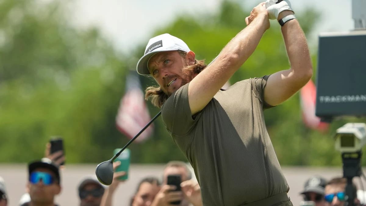 Who is leading the Memorial Tournament PGA Tour event in third round?