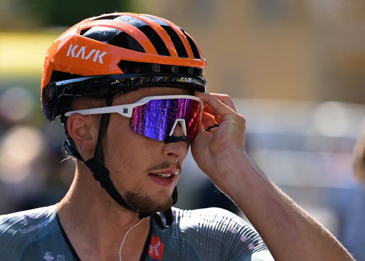 Why are riders at the Tour de France taping their noses?