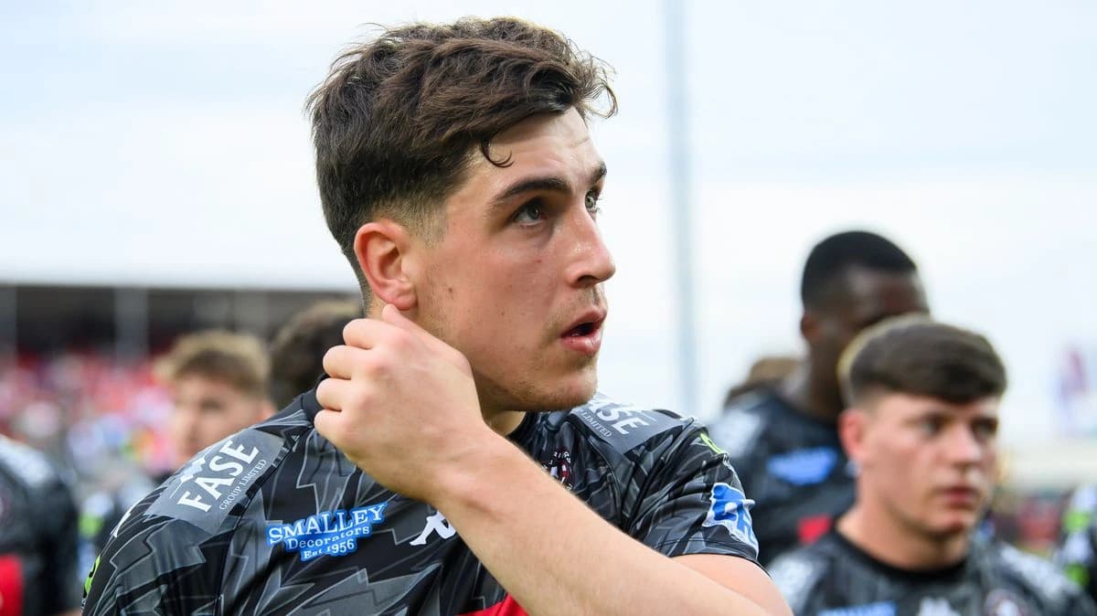 Wigan v St Helens game stopped as Warriors player collapses after injury