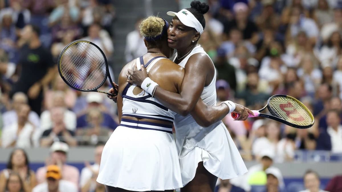 Williams sisters put on NY show, lose 3-set thriller