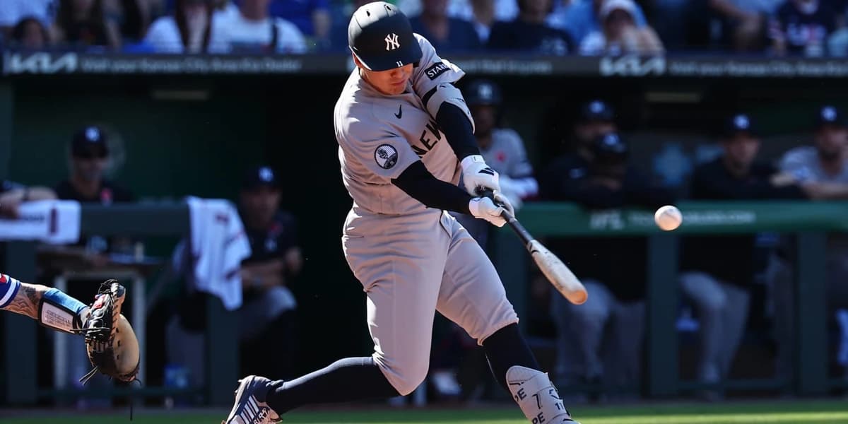 With backs against wall, Yanks rally in 9th to beat KC for 11th straight time
