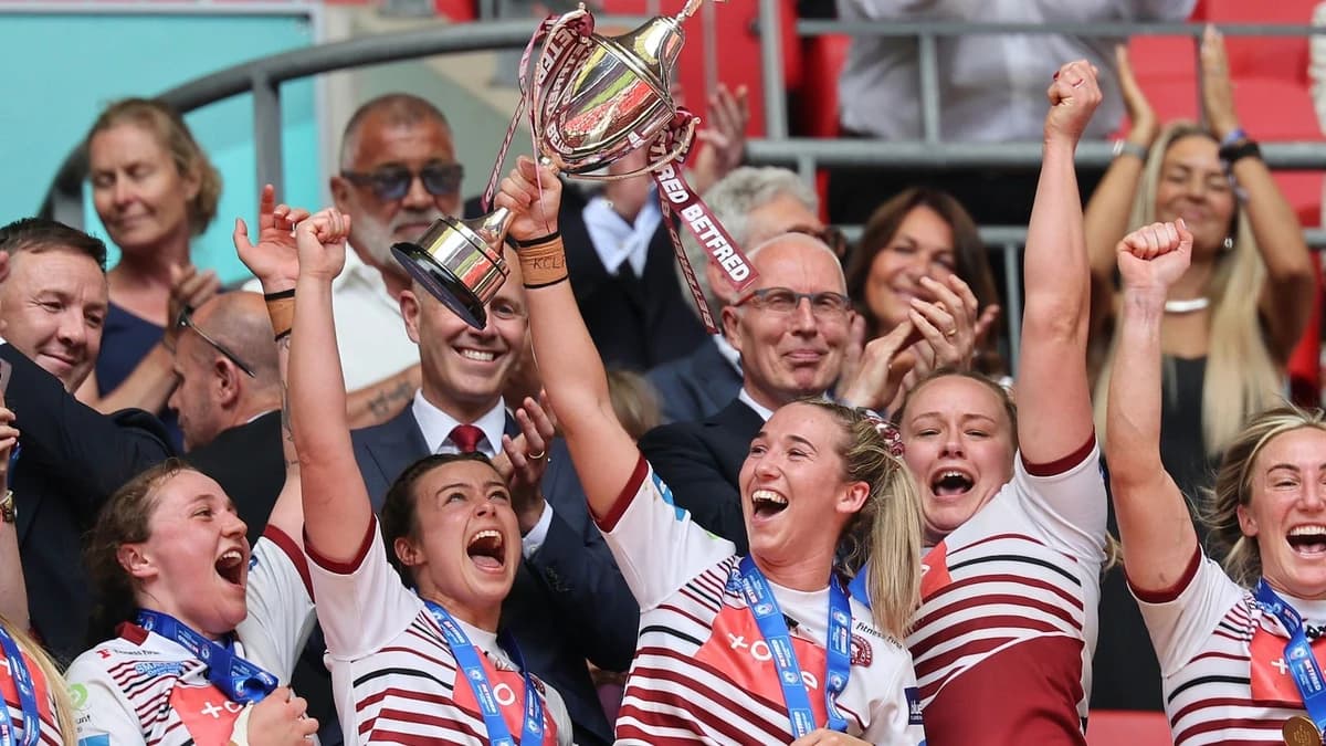 Women's Challenge Cup final: Wigan Warriors thrash St Helens 54-6 at Wembley as Eva Hunter scores fo