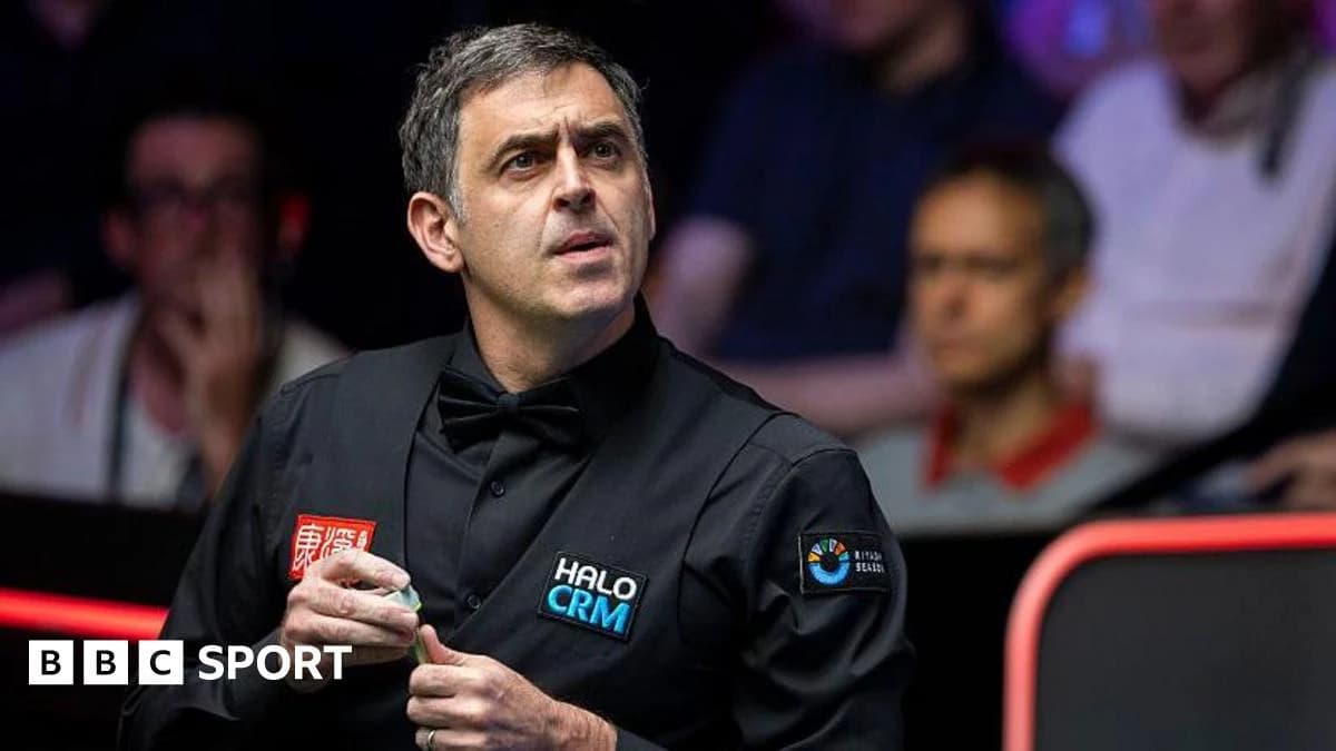 World Seniors Snooker Championship: Ronnie O'Sullivan beats Joe Perry 10-4 in final