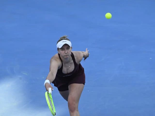 WTA Praga: Barbora Krejcikova, în semifinale, după 6-3, 6-3 cu Dominika Salkova