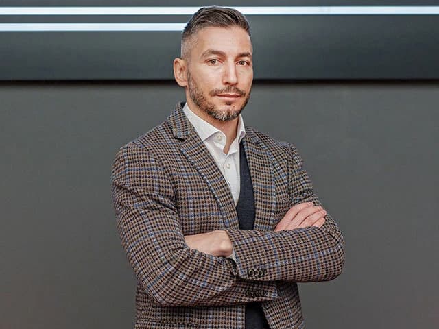 ZF Live. Răzvan Moldovan, Plus Auto Trade: Anul acesta am vândut un Ferrari de 500 de...