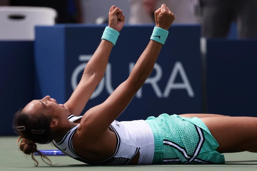 Zheng Qinwen makes big US Open comeback. Naomi Osaka joins her in the fourth round
