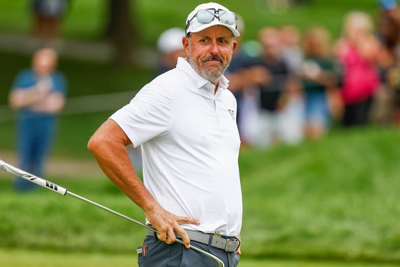 Phil Mickelson withdraws from Open amid personal life controversy